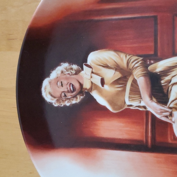 Marilyn Monroe "Monkey Business" by Chris Notarile Delphi 8.5" Collector Plate. - Picture 2 of 7